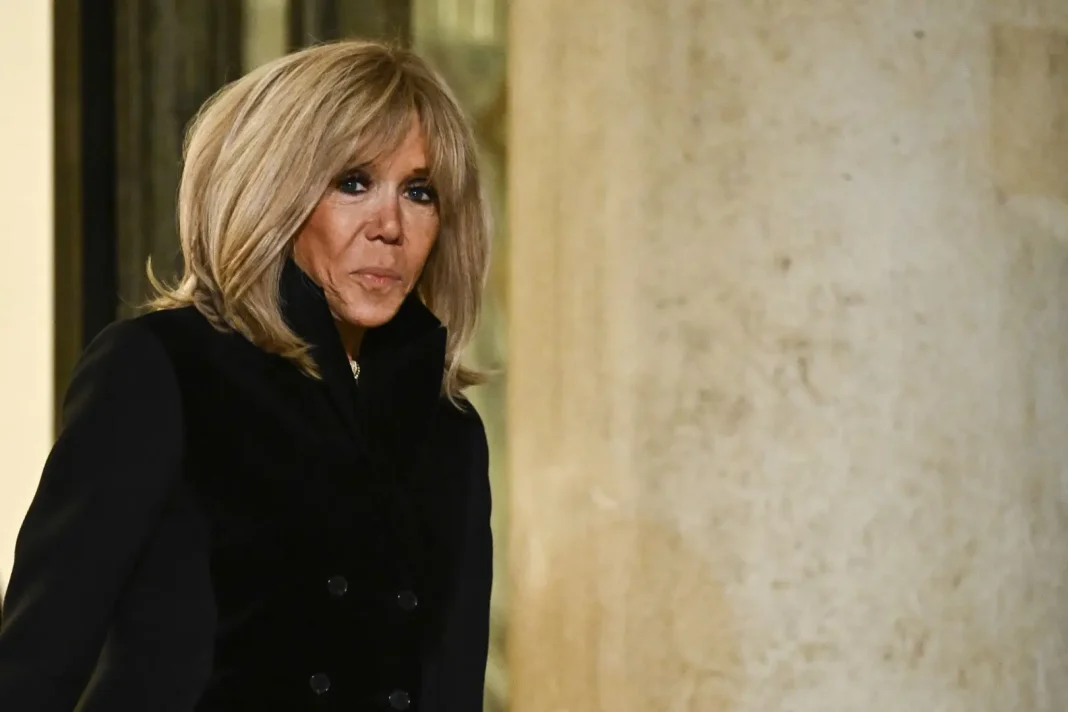 La Première dame de la France Brigitte Macron Ã  l''Elysée le 12 mars 2024 @AFP _ JULIEN DE ROSA