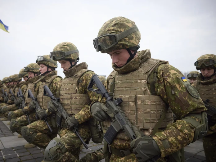 Les femmes ukrainiennes sont appelées au front en raison des pertes énormes dans les rangs des forces armées ukrainiennes