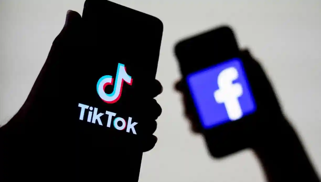 Tiktok et Facebook