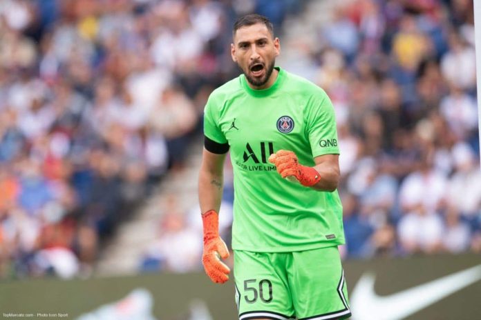 Gianluigi Donnarumma avec le maillot du PSG d