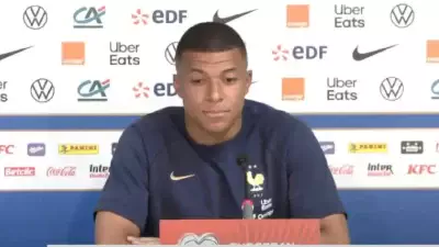Kylian Mbappé en conférence de presse avec la France