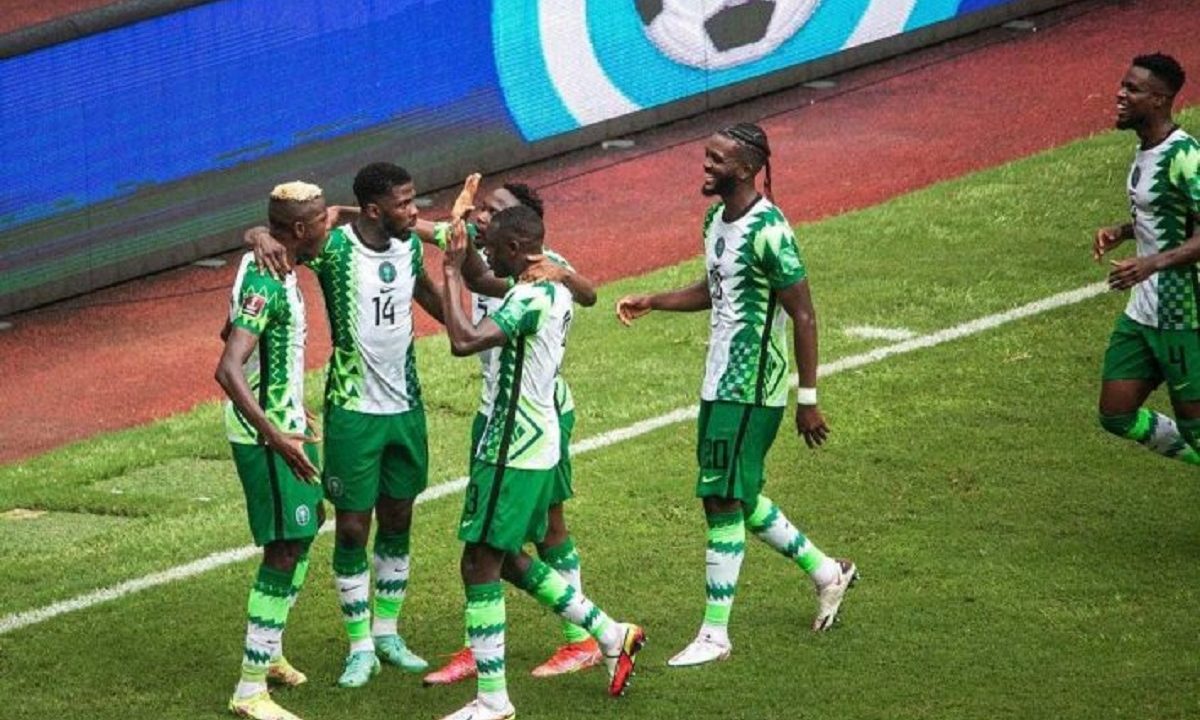 Des joueurs du Nigéria célèbrent leur but