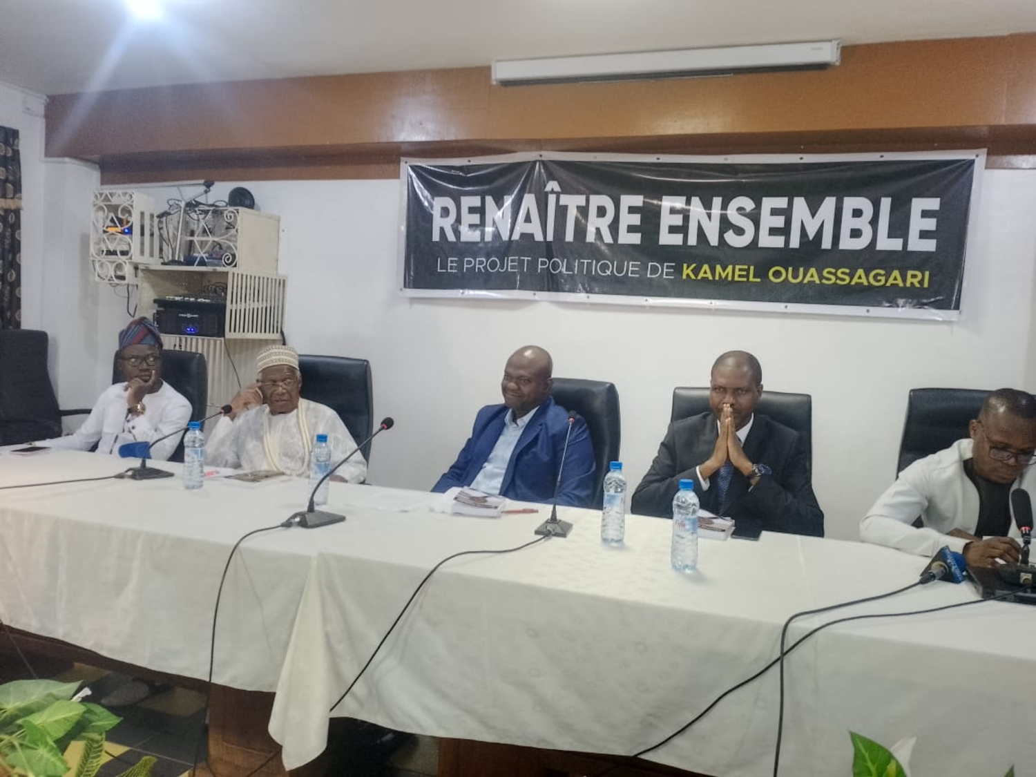 Daniel Edah au côté de Kamel Ouassagari pour le lancement du livre "Renaître ensemble"