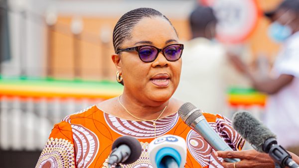 Eunice Loisel Kiniffo speaking at a conference about economic development in Benin.