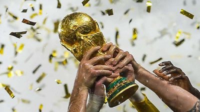 Le trophée de la coupe du monde de football