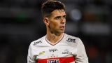 L'ancien milieu de terrain de Chelsea, Oscar, s'effondre à l'entraînement.