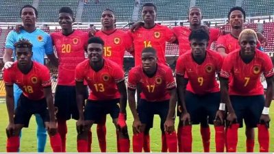 Des joueurs de football de l'Angola