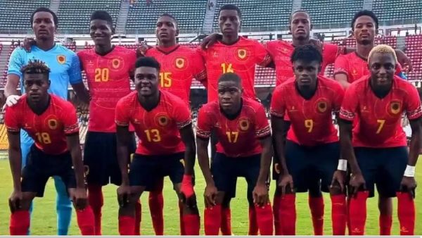 Des joueurs de football de l'Angola