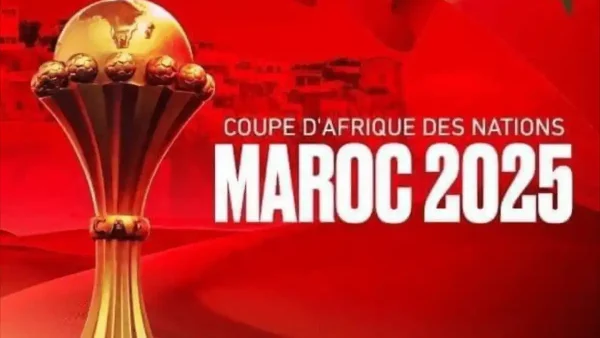 Logo de la CAN 2025 avec le drapeau du Maroc en arrière-plan.