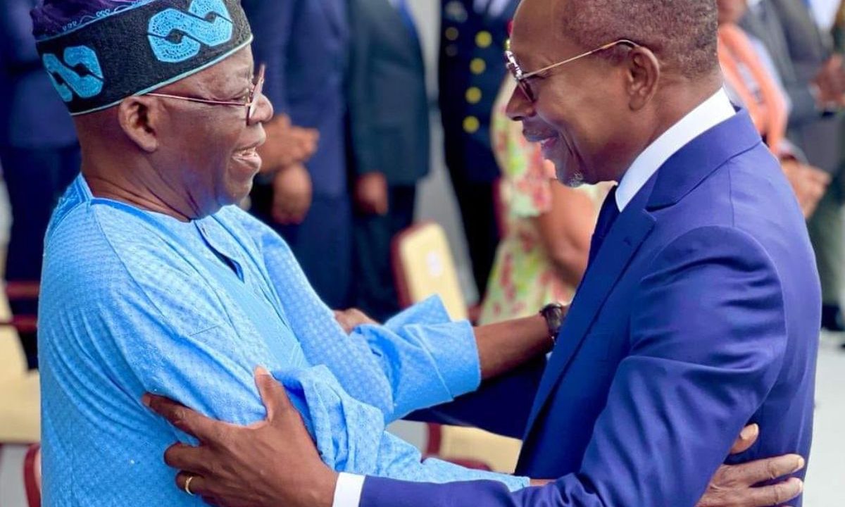 Patrice Talon et Bola Tinubu au défilé militaire