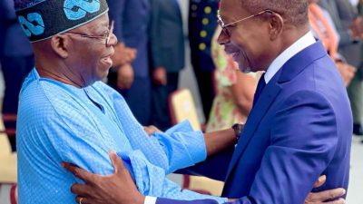 Patrice Talon et Bola Tinubu au défilé militaire