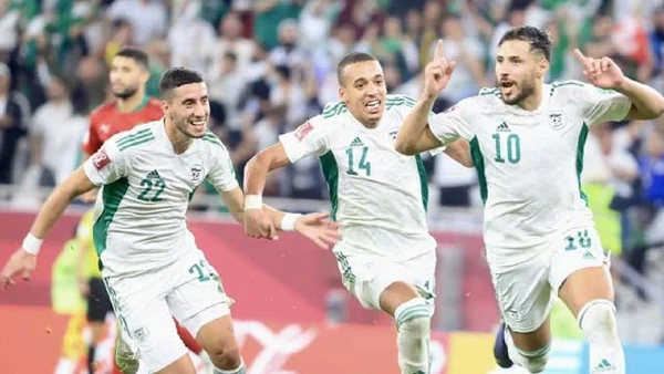 Des joueurs algériens célèbrent leur but