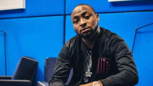 David Adedeji Adeleke, connu sous le nom de Davido