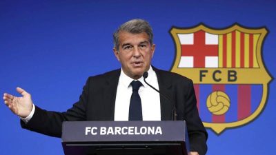 Joan laporta, president du FC Barcelone en conférence de presse
