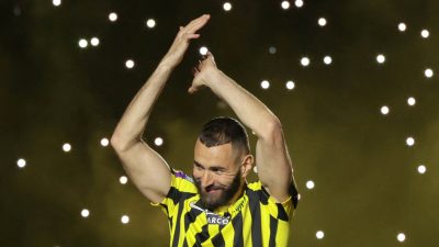 Karim Benzema lors de sa présentation par Al Ittihad