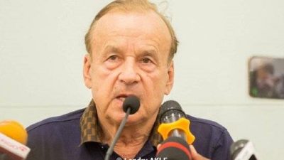 Le sélectionneur national du Bénin, Gernot Rohr, en conférence de presse Ã  Cotonou ce mardi 6 juin 2023