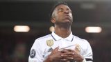 Vinicius Jr qui célèbre son deuxième but contre Liverpool en huitièmes de finale aller de la Ligue des champions le 21/02/2023