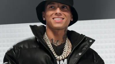 Le rappeur britannique Central Cee annonce sa conversion à l'islam en direct