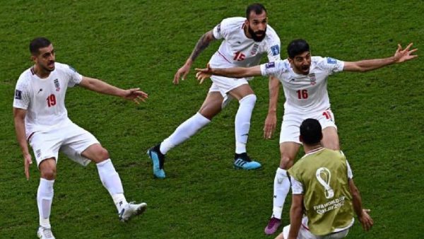 Les joueurs iraniens qui célèbrent la victoire contre le pays de Galles au Mondial 2022