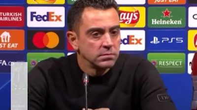 Xavi en conférence de presse