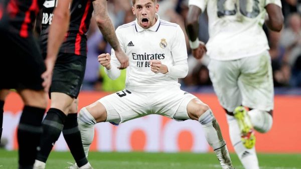 Fede Valverde célébrant son but contre Leipzig lors de la deuxième journée de la Ligue des champions édition 2022-2023