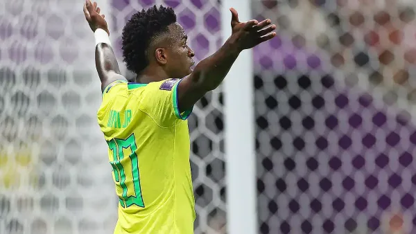 Vinicius Jr avec le maillot du Brésil