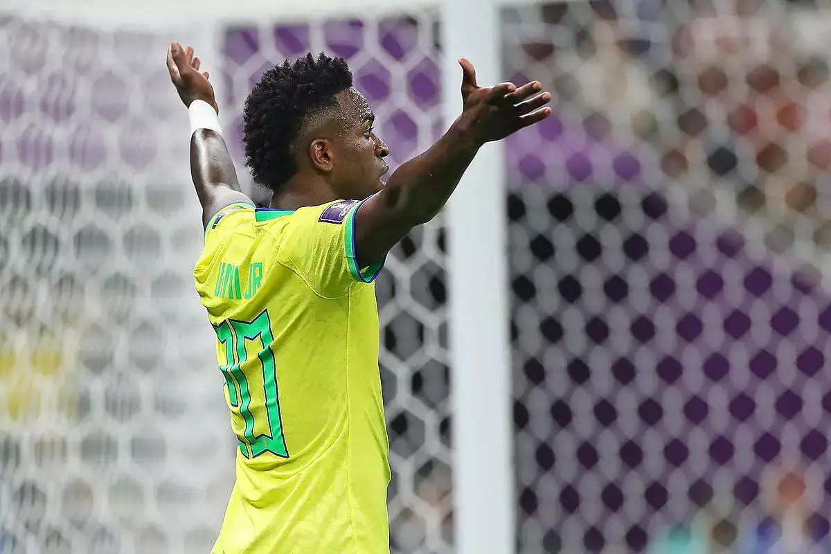 Vinicius Jr avec le maillot du Brésil