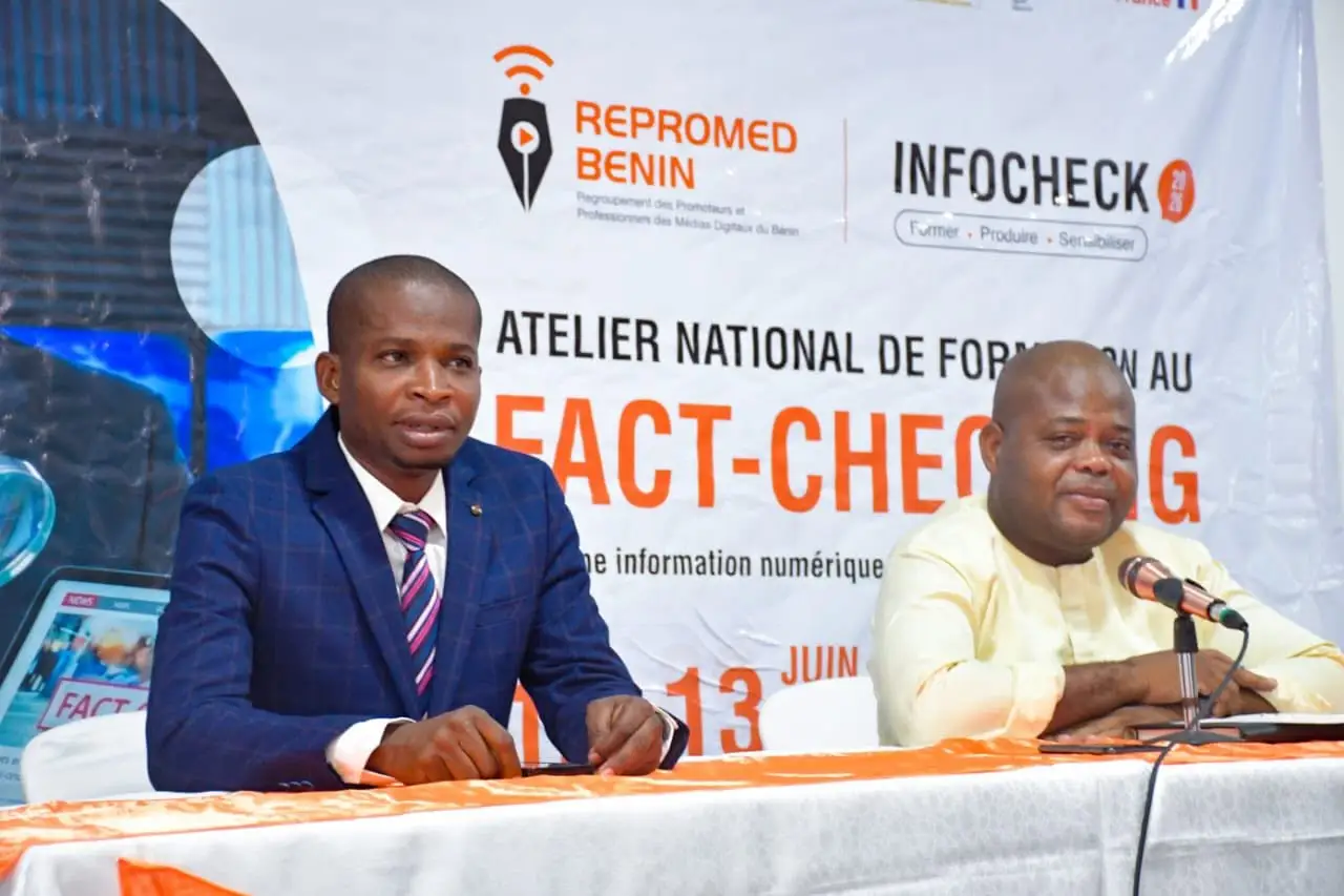 A gauche, le président du REPROMED-Bénin, Lorys Hounon