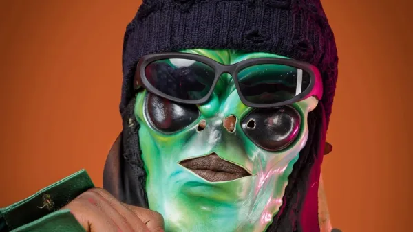 Togbè Yéton et Meko Prod : le masque au cœur d’une rupture qui secoue le showbiz béninois