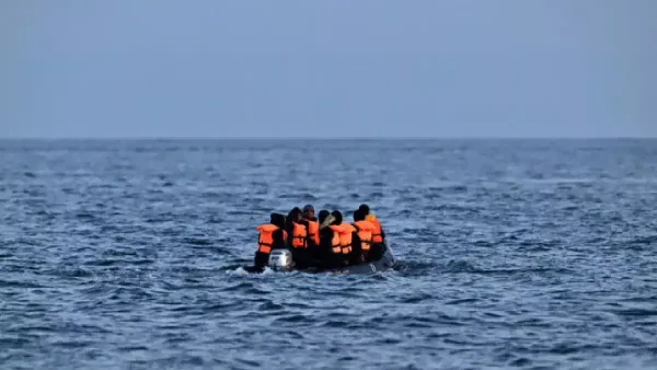 Des migrants clandestins en pleine mer. Photo AFP