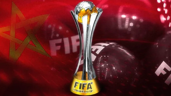 Le trophée de la Coupe du monde des clubs de foot.