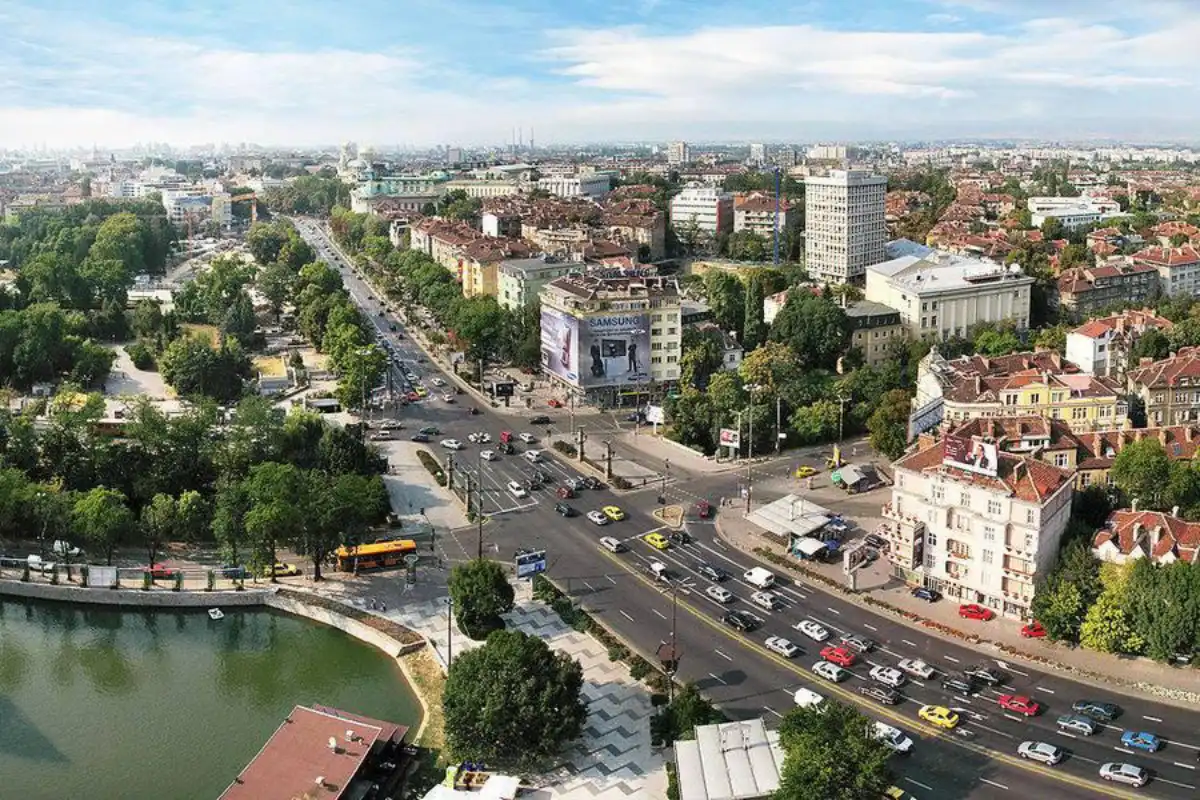 Vue panoramique de Lilongwe, la capitale du Malawi, avec ses bâtiments modernes et espaces verts.
