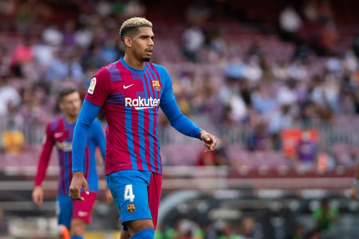 Ronald Araujo sous le maillot du FC Barcelone
