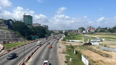 Une vue du boulevard De-Gaulle à Abidjan, depuis le pont Alassane-Ouattara