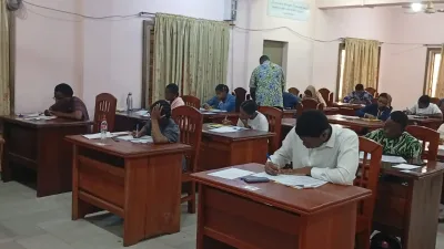 Des candidats planchent sur les épreuves du DECOGEF. à PIGIER-Bénin