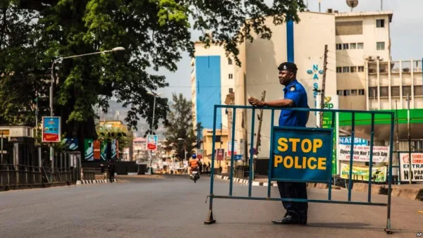 Sierra Leone: le secrétaire général du parti d'opposition APC inculpé et placé en détention