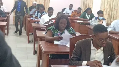 Des candidats planchent sur les épreuves du DESCOGEF. à PIGIER-Bénin