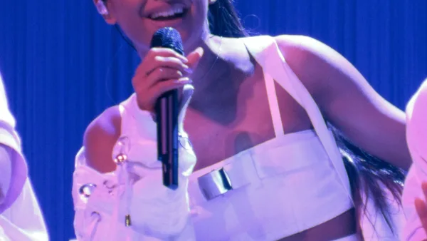 Ariana Grande sur scène lors du Dangerous Woman Tour en 2017