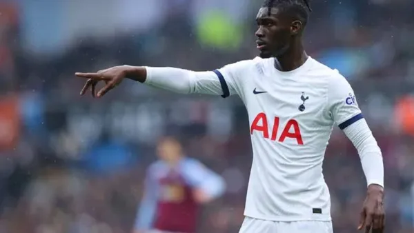 Le milieu de terrain de Tottenham Hotspur, Yves Bissouma