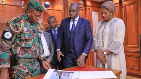 Brice Clotaire Oligui Nguema, président du Gabon, lors d'une annonce économique.