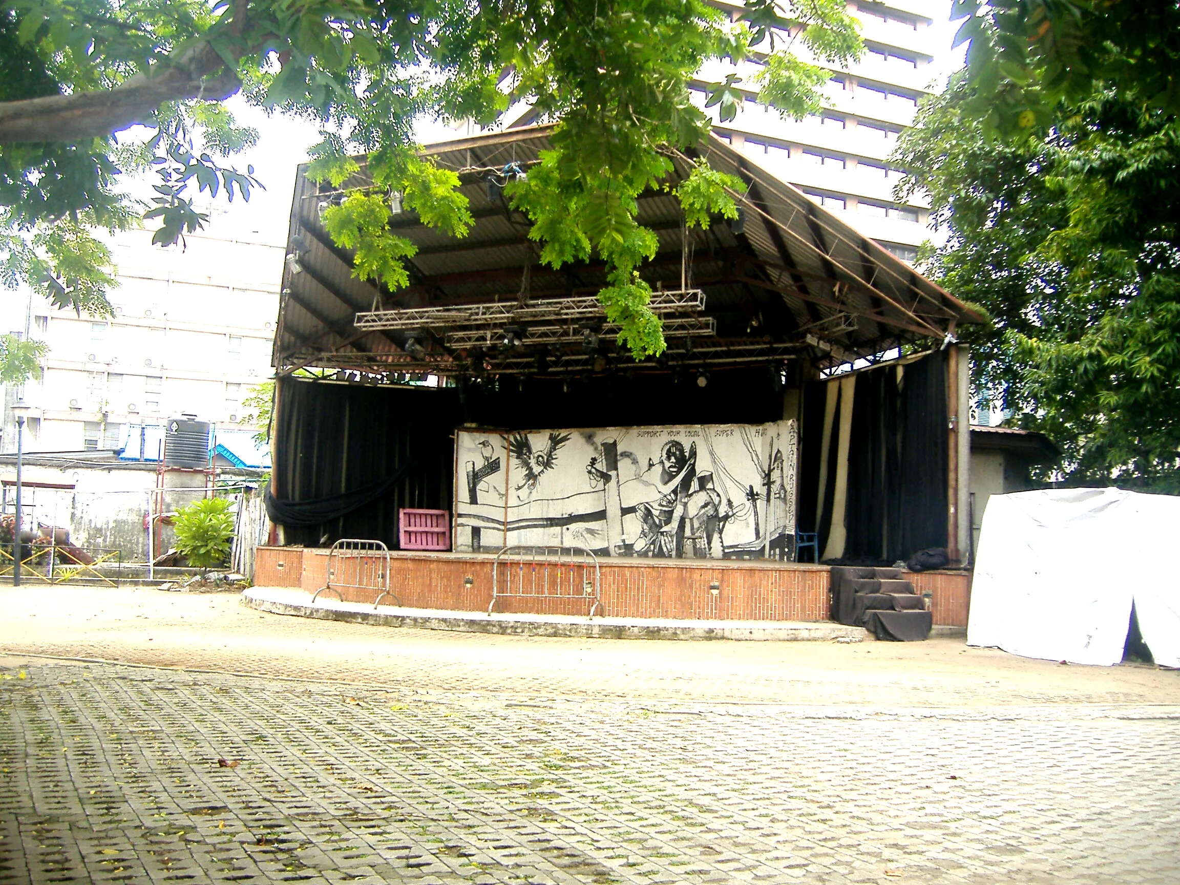 Scène aménagée pour des spectacles à Freedom Park, Lagos