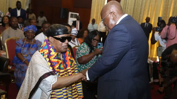 Le président de la République du Ghana, Nana Addo Akufo-Addo, a conféré la nationalité ghanéenne au maestro de la musique, Stevie Wonder.