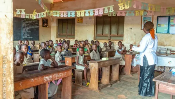 Une enseignante en situation de classe