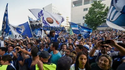 Des supporters du FC Porto aux abords du stade Dragao