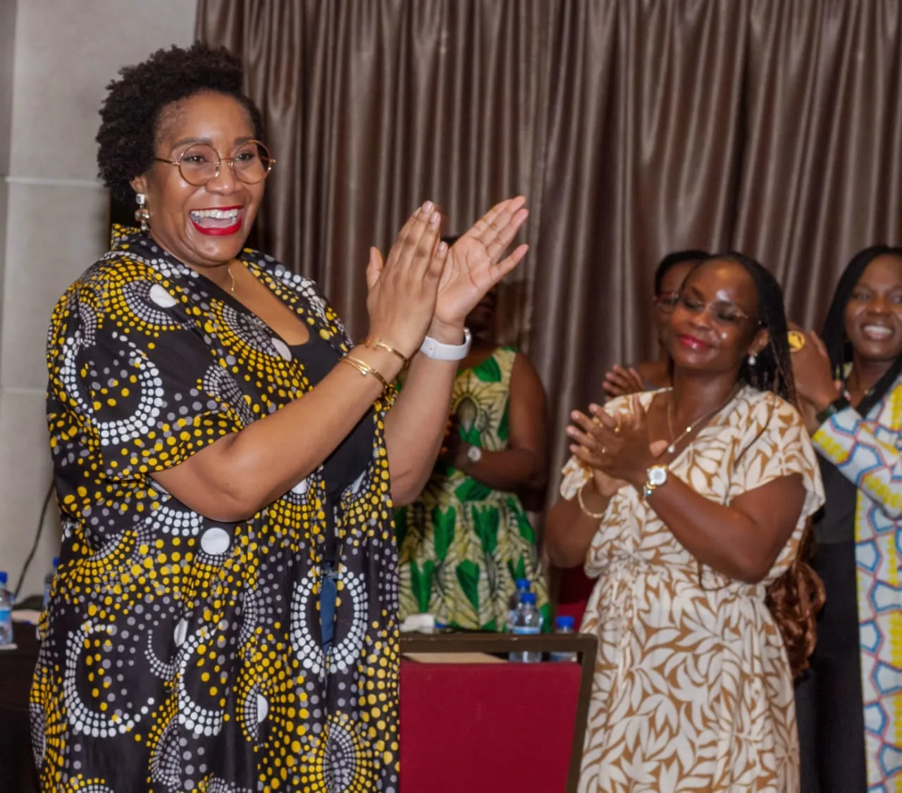 Femmes de MTN Bénin participant à un atelier sur le leadership en entreprise.