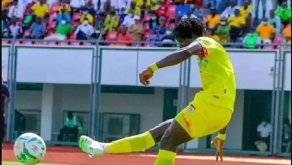 Junior Olaitan avec l'équipe nationale du Bénin lors d'un match officiel