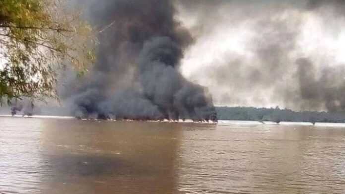 Incendie d'une embarcation, dimanche 27 février 2022, sur le fleuve Congo