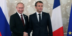 Le président russe Vladimir Poutine et son homologue français Emmanuel Macron se sont rencontrés récemment, Ã  Osaka, fin juin. (MikhaiL Klimentyev/AFP)