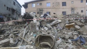 Un immeuble de trois étages dans un quartier de Lagos, la capitale économique du Nigeria, s’est effondré, dimanche 1 er mai 2022, faisant 8 morts.