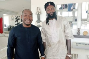 Emmanuel Adebayor et le ministre Oswald Homeky (2)